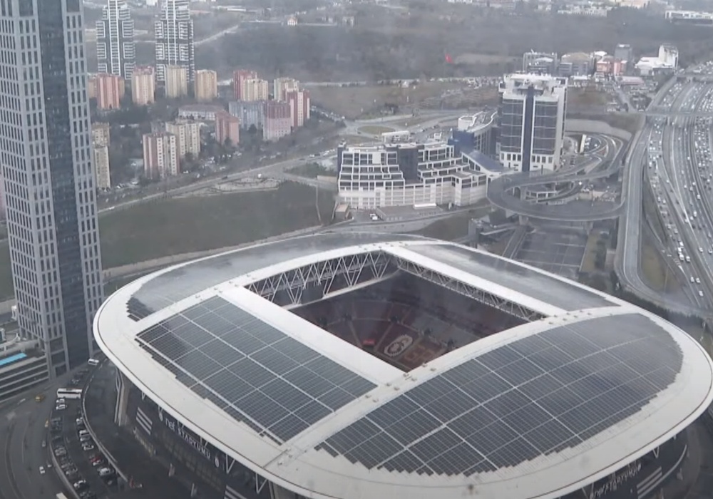 Kako je turski fudbalski gigant uštedeo skoro 400.000 evra zahvaljujući solarnom krovu? (VIDEO)