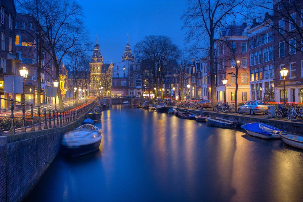 Amsterdam planira da zabrani pristajanje velikih brodova