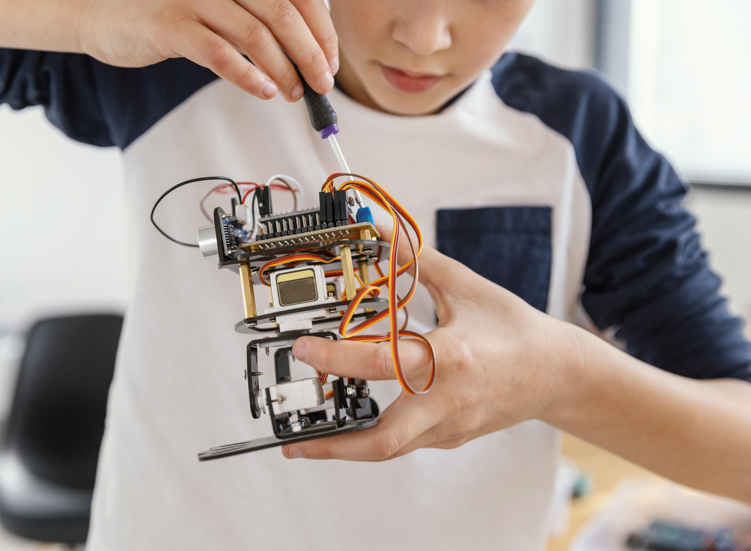 Robotika kroz igru: Počinje Letnja škola programiranja u Užicu
