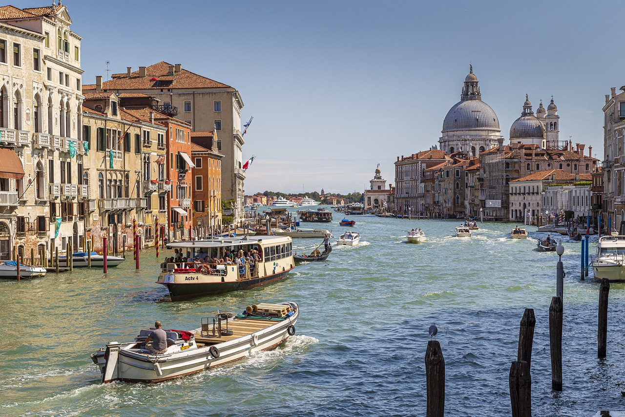 Venecija se guši u otpadu: Ispod Markovog trga izvučeni bojleri, mobilni telefoni, cevi...
