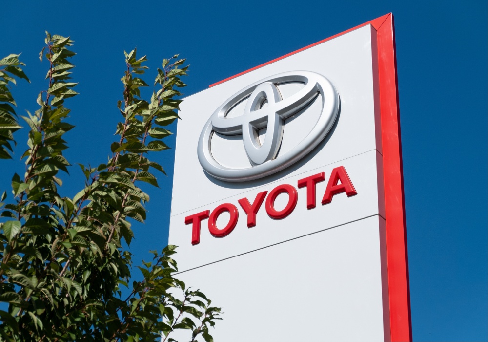 Smanjenje CO2 emisija kao prioritet: Toyota se obvezuje na dve decenije za čistiju energiju