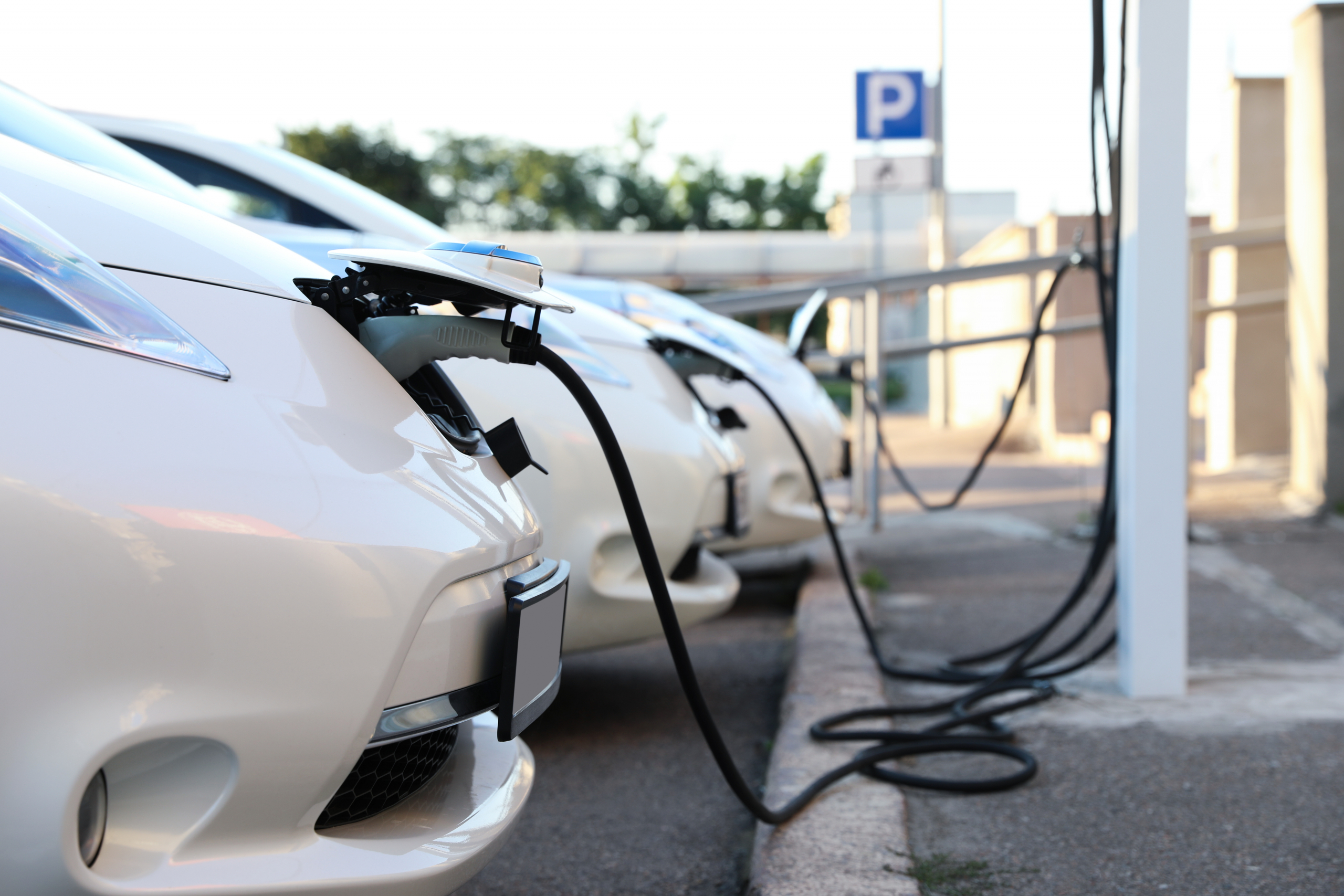 Tojota prelazi na Teslin standard za punjenje električnih automobila