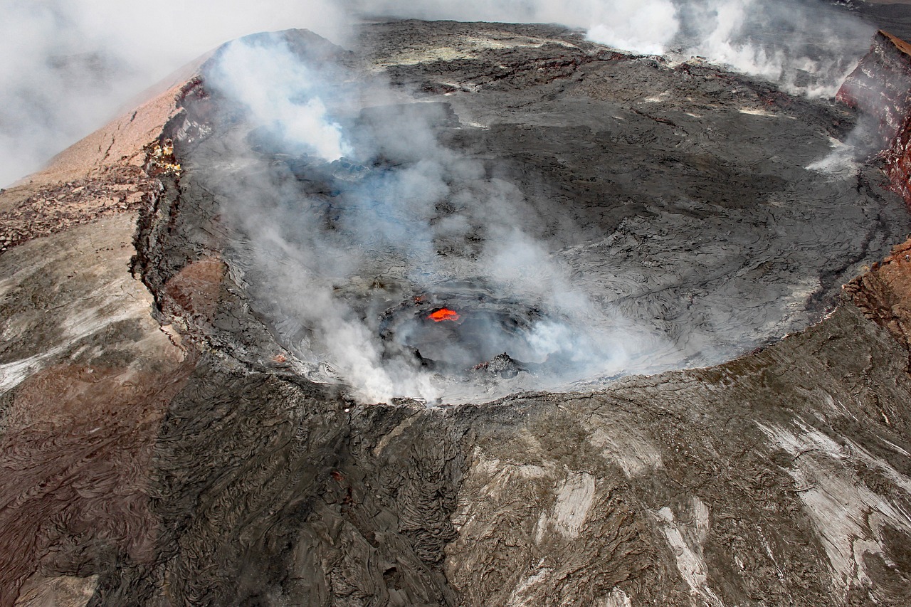 Island i dalje u strahu od erupcije vulkana: Pokušavaju da zaštite geotermalnu elektranu