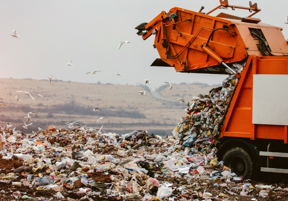 Deset tona smeća u Francuskoj: Razotkrivena masovna operacija nelegalnog odlaganja otpada