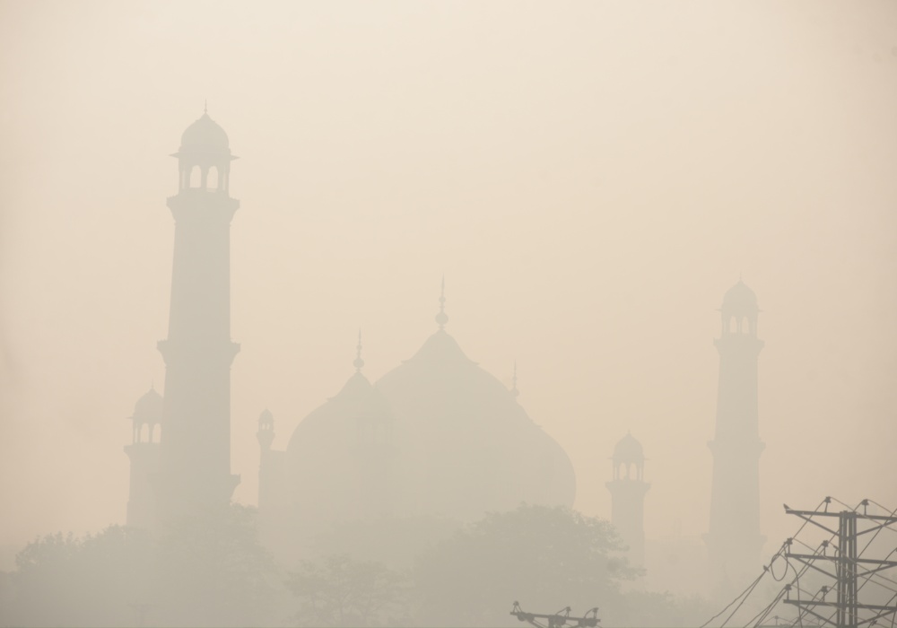 Inovativna borba protiv smoga: Pakistan primenjuje veštačku kišu