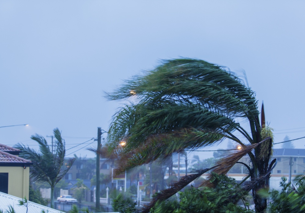 Francusko ostrvo Reunion u mraku nakon udara tropskog ciklona Belal