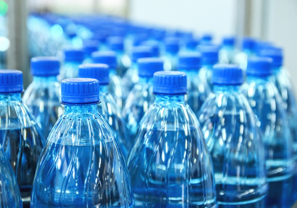 Koliko plastike je prisutno u flaširanoj vodi?