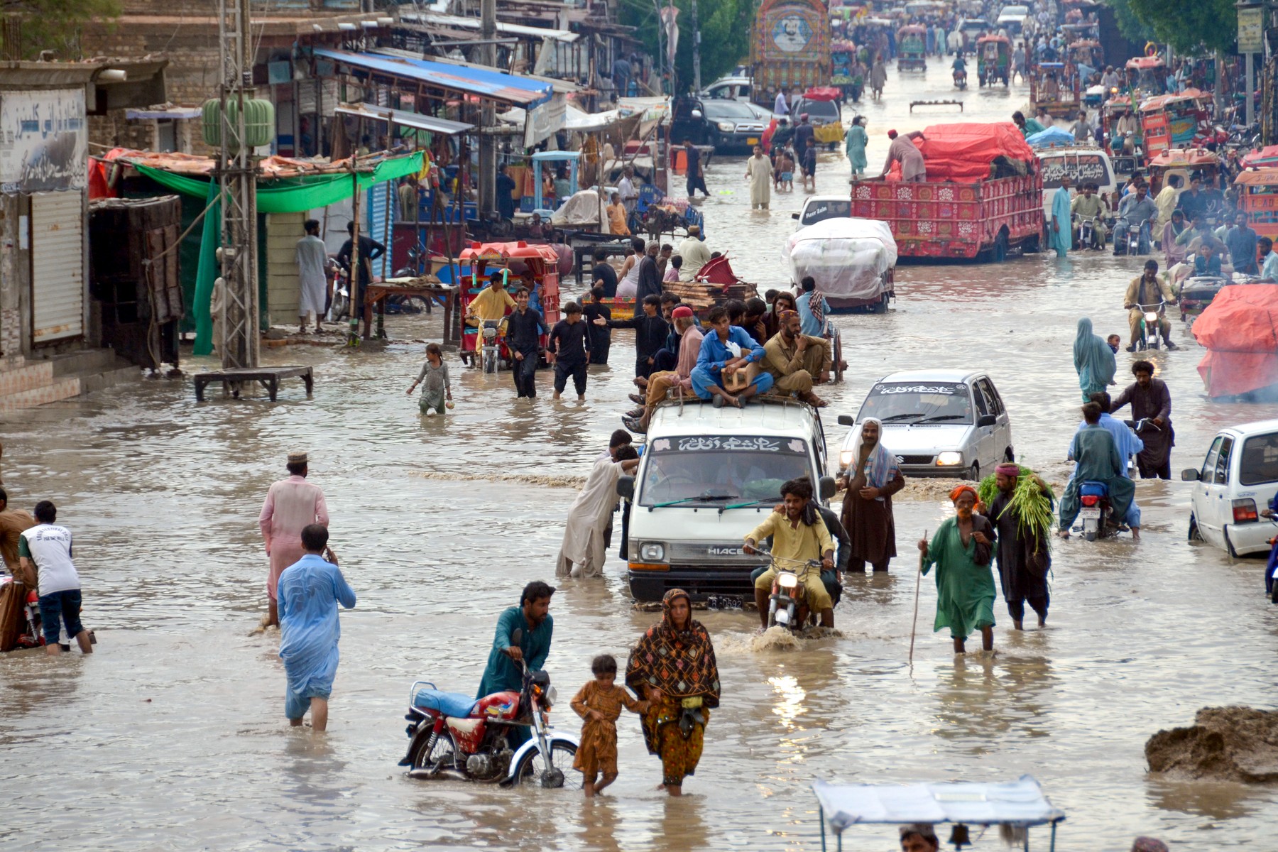 Pakistan se suočava sa najkišovitijim aprilom u prethodnih 60 godina: Najmanje 144 osobe poginule