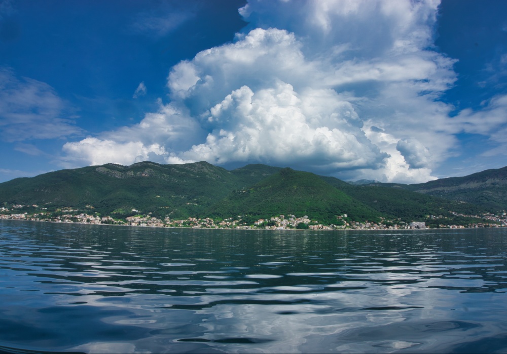 Čišćenje Kotorskog zaliva: Ronioci izvukli tri kubika otpada iz mora