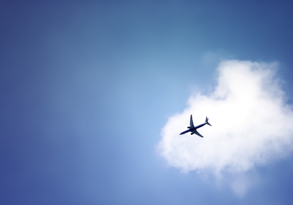 Aviokompanije protiv EU planova o nadgledanju kondenzacionih tragova