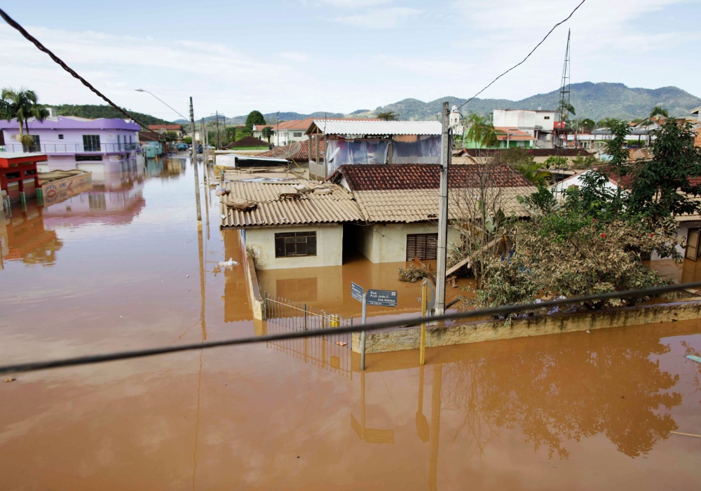 Katastrofalne poplave na jugu Brazila odnele najmanje 100 života