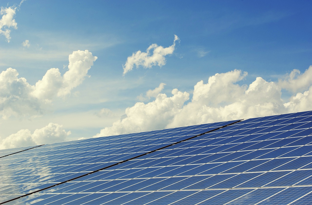 NIS traži izvođače za izgradnju solarnih elektrana na 30 benzinskih pumpi širom Srbije