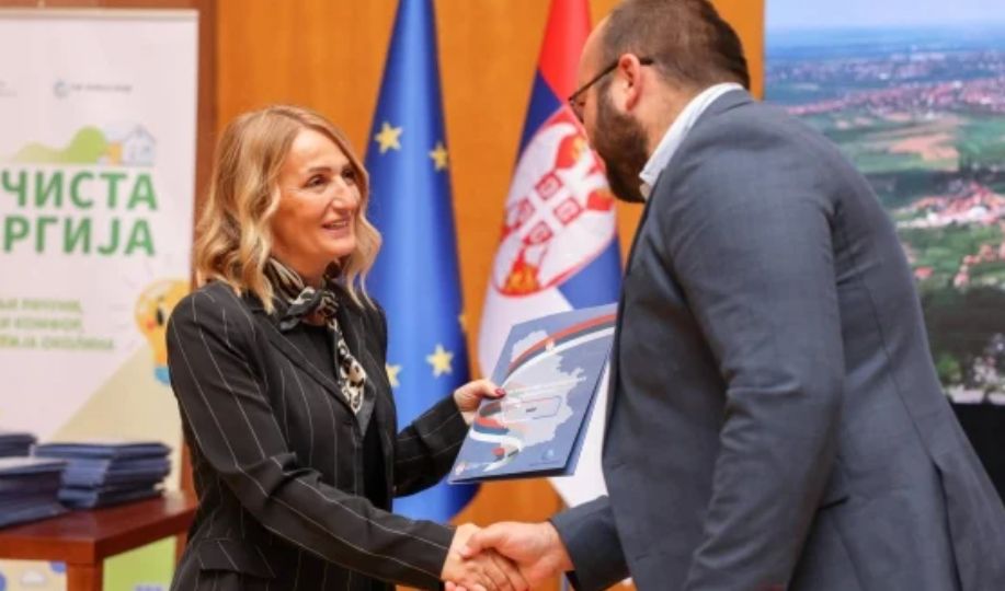 Uručeni ugovori za sufinansiranje mera energetske sanacije u 149 gradova i opština u Srbiji